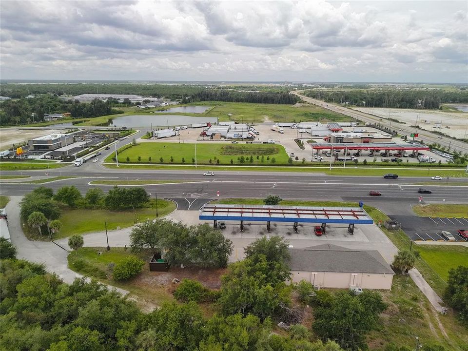 待售: $330,000 (2.33 acres)