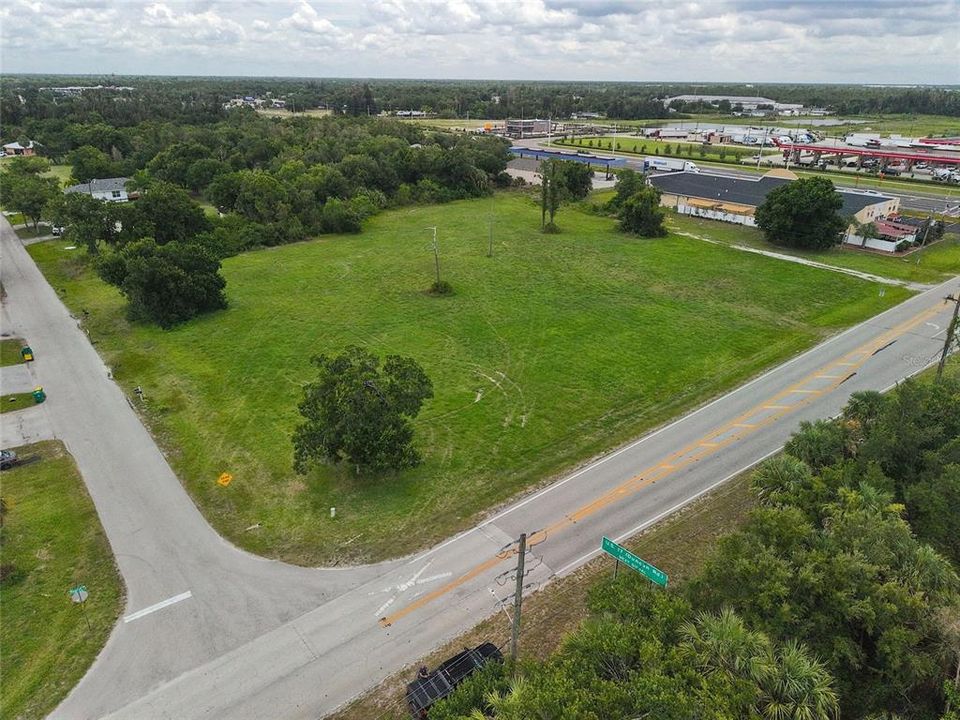 待售: $330,000 (2.33 acres)