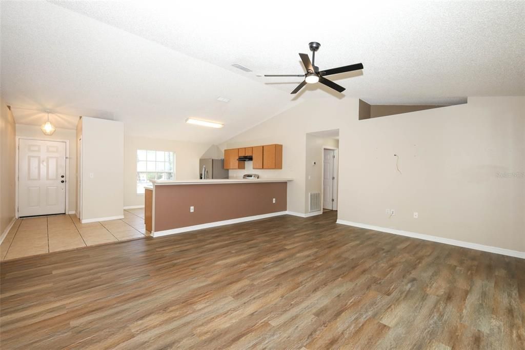 Activo con contrato: $299,990 (3 camas, 2 baños, 1524 Pies cuadrados)