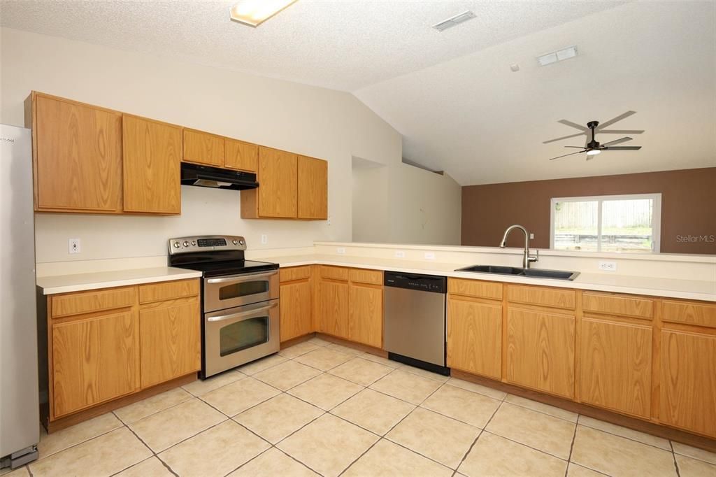 Activo con contrato: $299,990 (3 camas, 2 baños, 1524 Pies cuadrados)