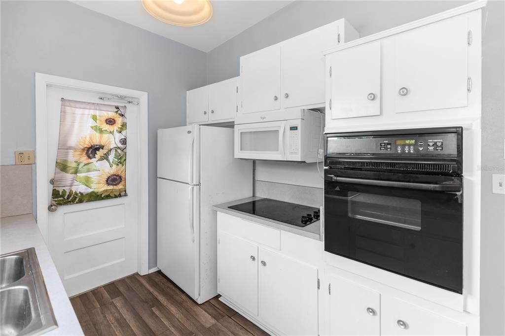 For Sale: $199,999 (3 beds, 2 baths, 1173 Square Feet)