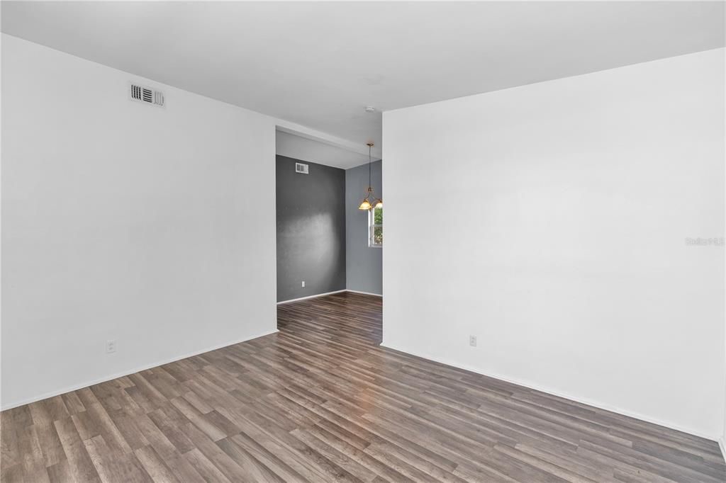 For Sale: $199,999 (3 beds, 2 baths, 1173 Square Feet)