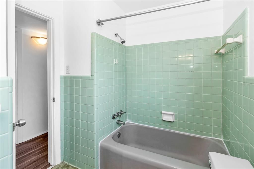 For Sale: $199,999 (3 beds, 2 baths, 1173 Square Feet)