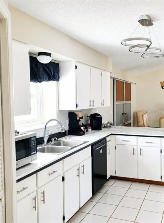En Venta: $330,000 (3 camas, 2 baños, 1846 Pies cuadrados)