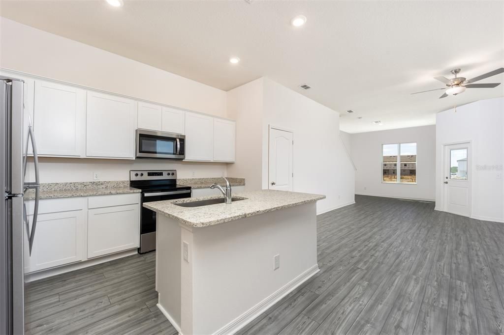 En Venta: $257,900 (3 camas, 2 baños, 1817 Pies cuadrados)