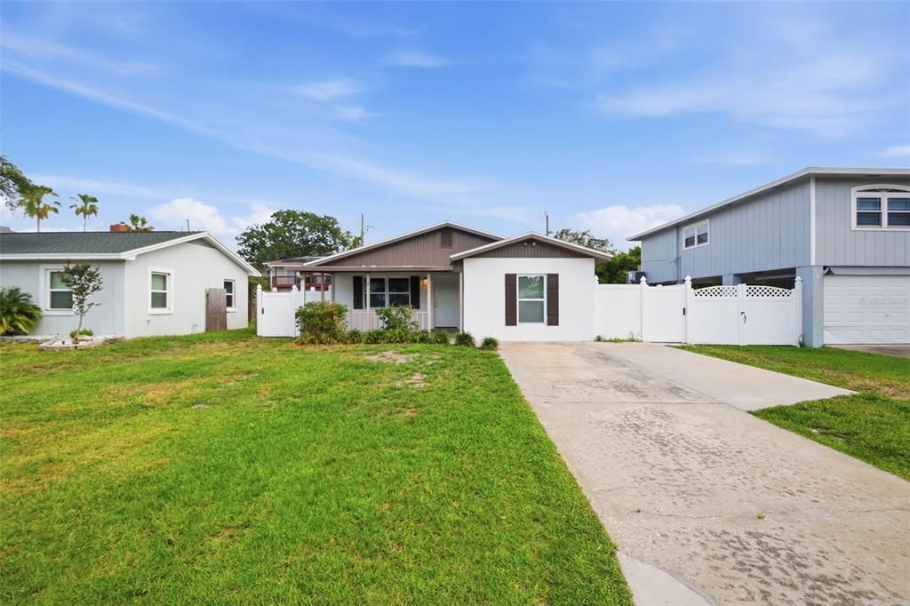 En Venta: $409,999 (3 camas, 2 baños, 1330 Pies cuadrados)