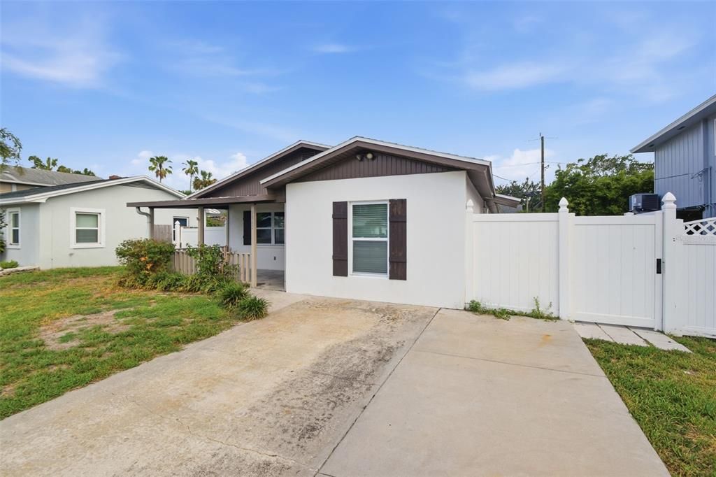 En Venta: $409,999 (3 camas, 2 baños, 1330 Pies cuadrados)