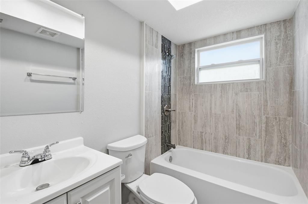 En Venta: $409,999 (3 camas, 2 baños, 1330 Pies cuadrados)