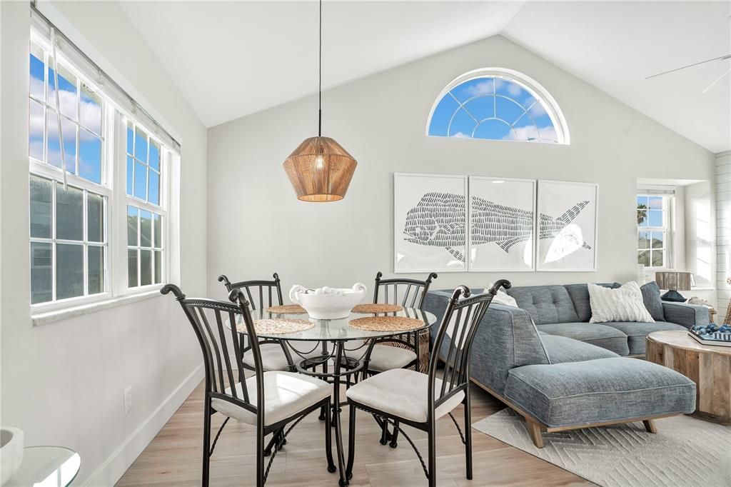 For Sale: $345,000 (2 beds, 2 baths, 864 Square Feet)