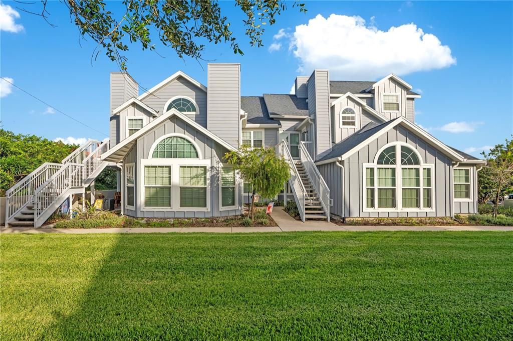 For Sale: $345,000 (2 beds, 2 baths, 864 Square Feet)
