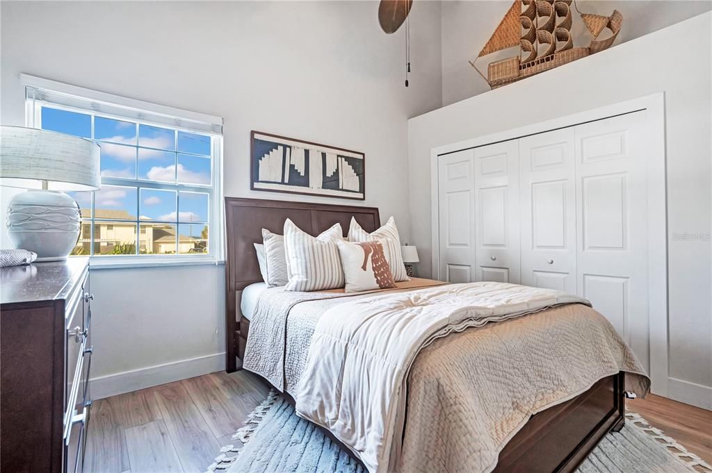 For Sale: $345,000 (2 beds, 2 baths, 864 Square Feet)