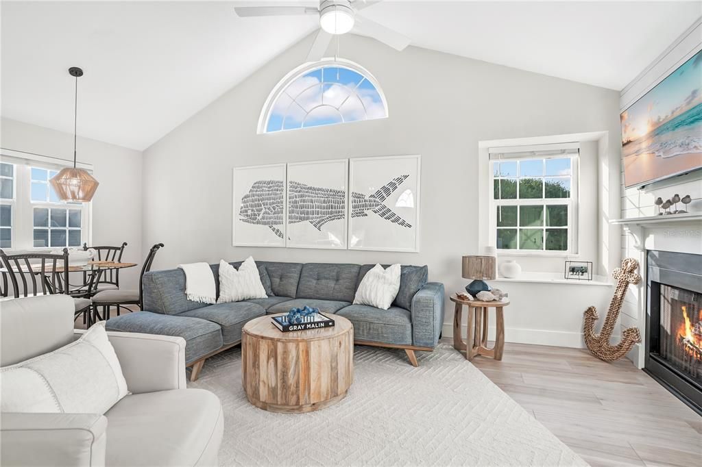 For Sale: $345,000 (2 beds, 2 baths, 864 Square Feet)