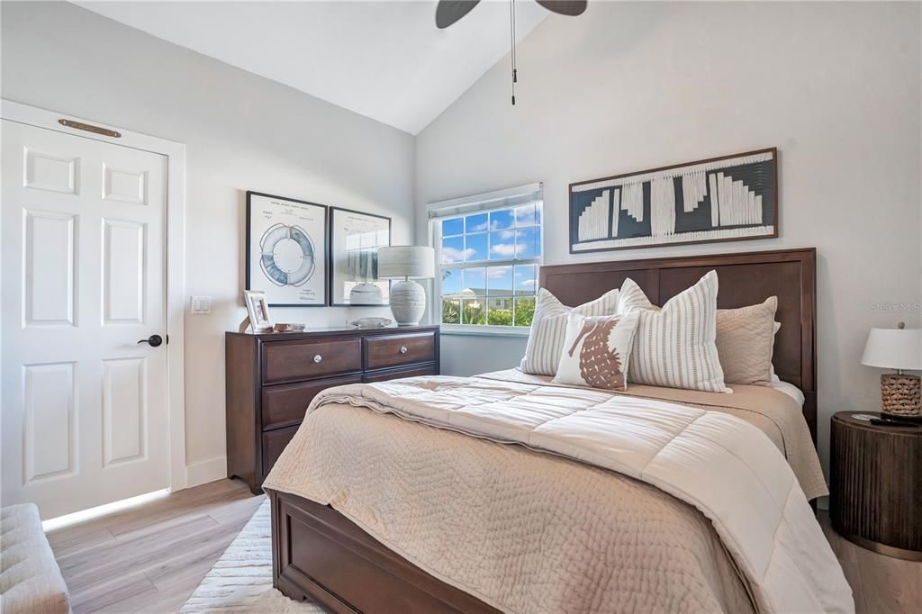 For Sale: $345,000 (2 beds, 2 baths, 864 Square Feet)