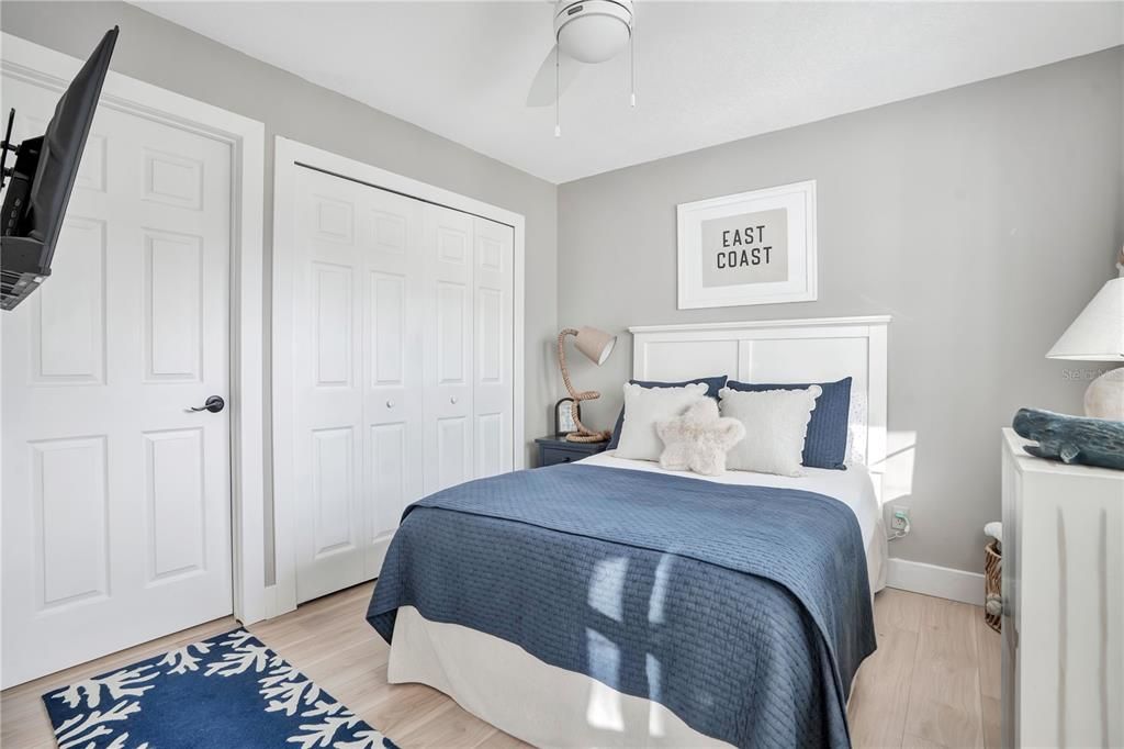 For Sale: $345,000 (2 beds, 2 baths, 864 Square Feet)