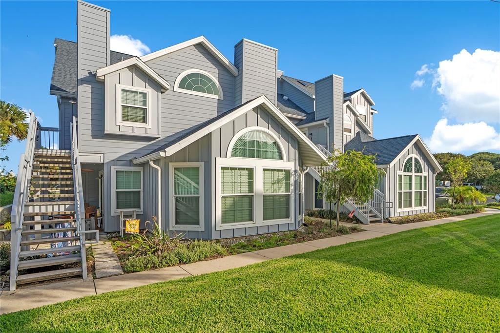 For Sale: $345,000 (2 beds, 2 baths, 864 Square Feet)