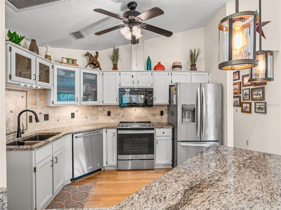 For Sale: $549,900 (2 beds, 2 baths, 1200 Square Feet)