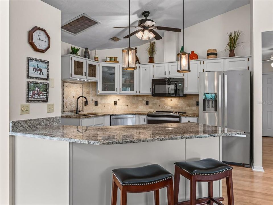 For Sale: $549,900 (2 beds, 2 baths, 1200 Square Feet)