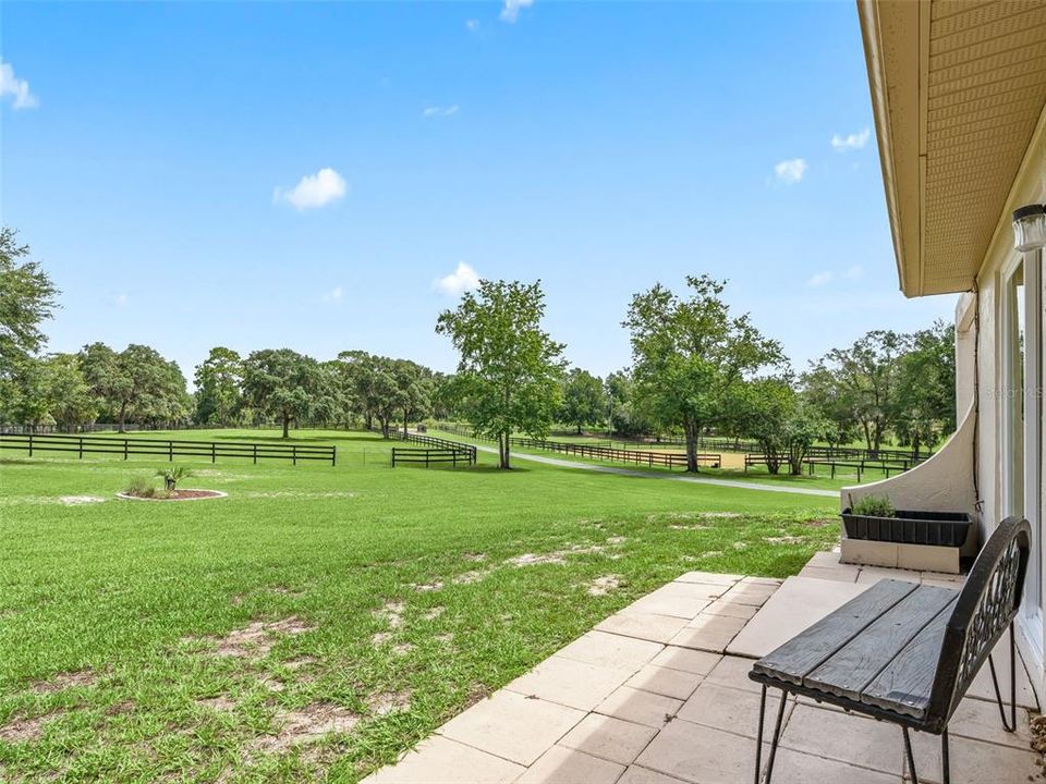 For Sale: $549,900 (2 beds, 2 baths, 1200 Square Feet)