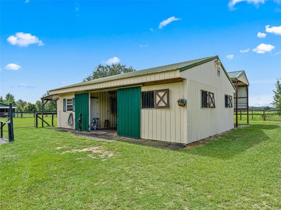 For Sale: $549,900 (2 beds, 2 baths, 1200 Square Feet)