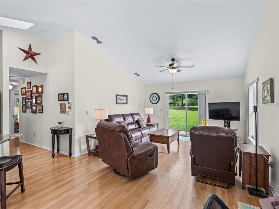 For Sale: $549,900 (2 beds, 2 baths, 1200 Square Feet)