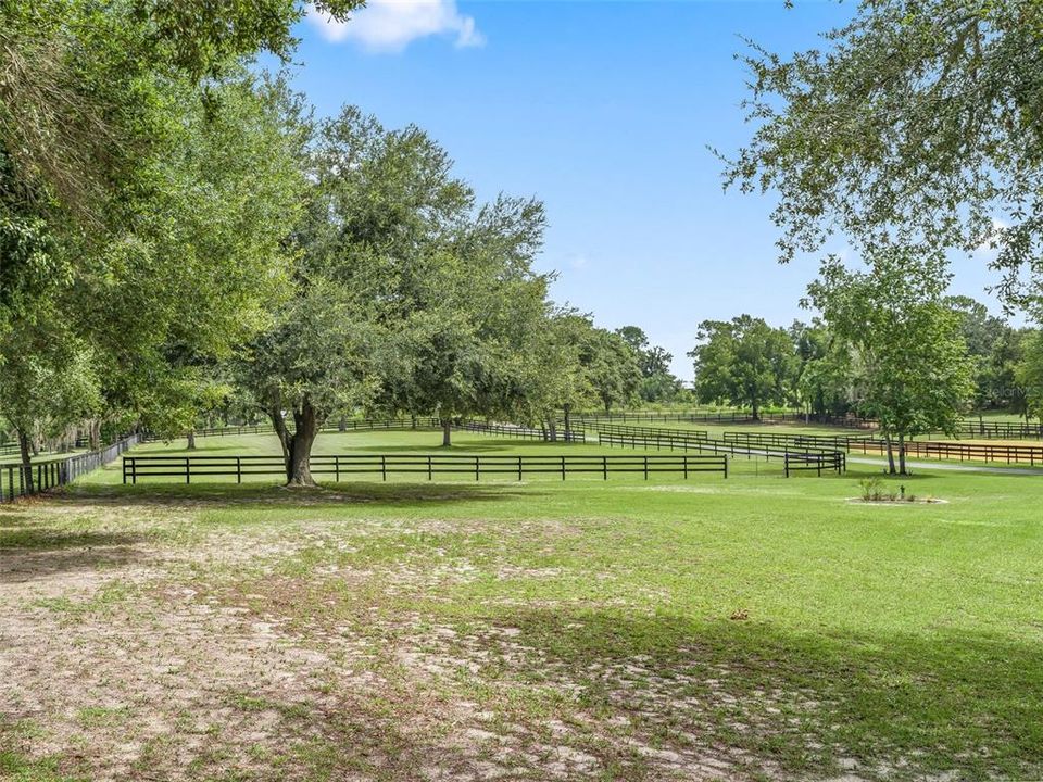 For Sale: $549,900 (2 beds, 2 baths, 1200 Square Feet)
