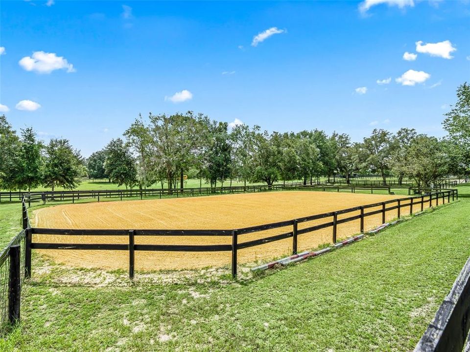 For Sale: $549,900 (2 beds, 2 baths, 1200 Square Feet)