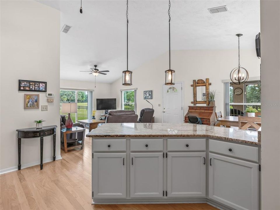 For Sale: $549,900 (2 beds, 2 baths, 1200 Square Feet)