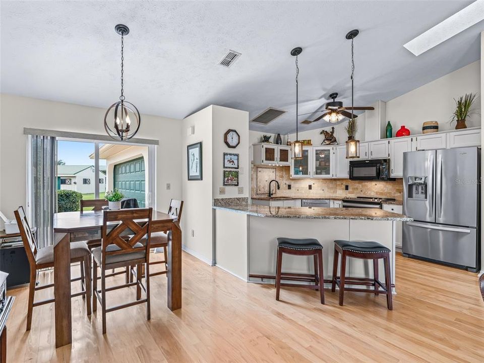 For Sale: $549,900 (2 beds, 2 baths, 1200 Square Feet)