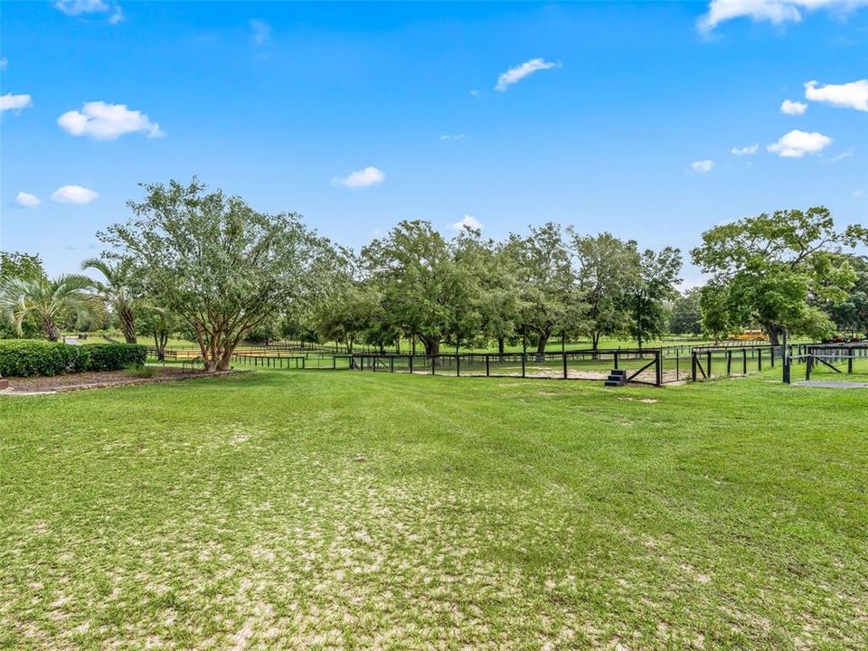 For Sale: $549,900 (2 beds, 2 baths, 1200 Square Feet)