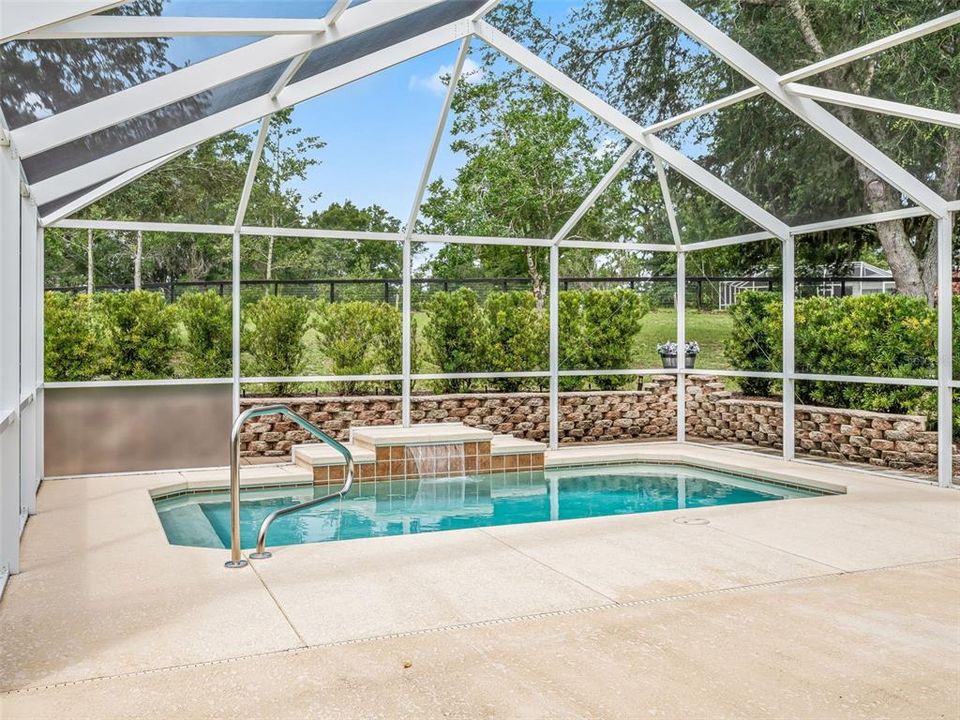 For Sale: $549,900 (2 beds, 2 baths, 1200 Square Feet)