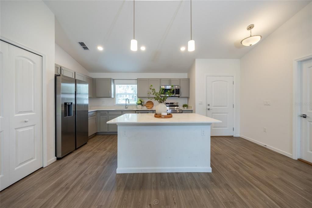 For Sale: $344,900 (4 beds, 2 baths, 1652 Square Feet)