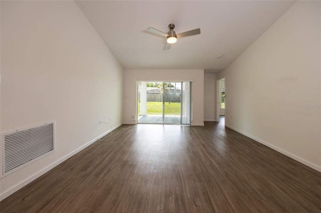 For Sale: $344,900 (4 beds, 2 baths, 1652 Square Feet)