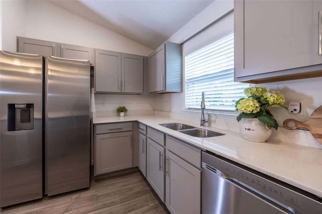 For Sale: $344,900 (4 beds, 2 baths, 1652 Square Feet)