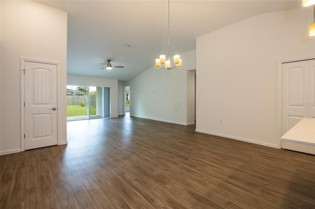 For Sale: $344,900 (4 beds, 2 baths, 1652 Square Feet)