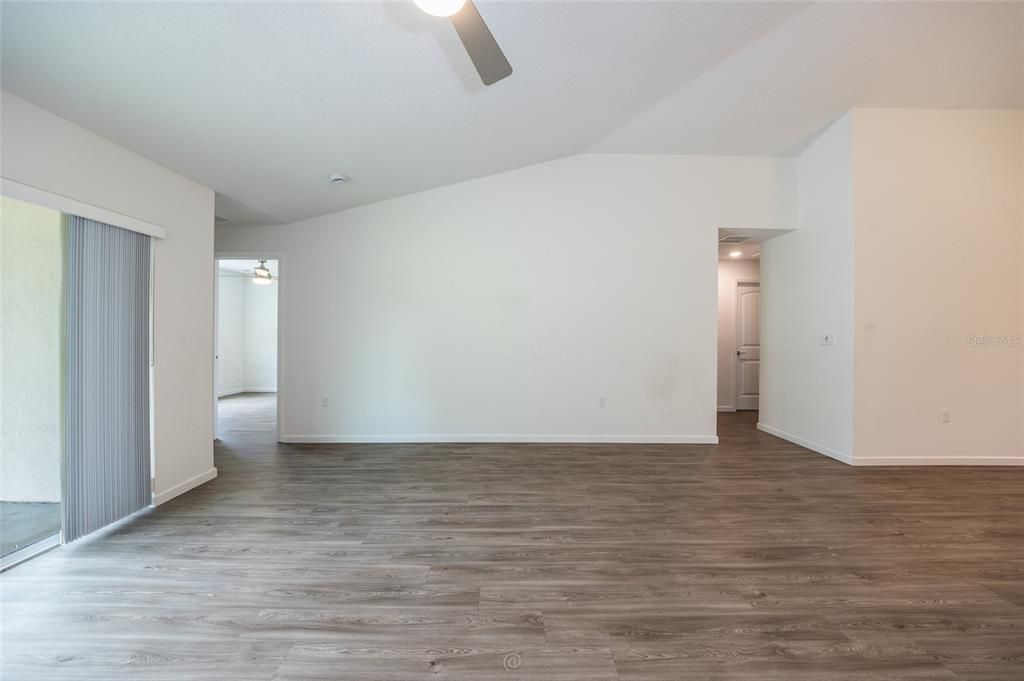 For Sale: $344,900 (4 beds, 2 baths, 1652 Square Feet)
