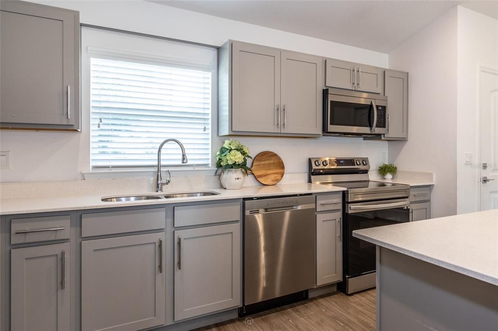 For Sale: $344,900 (4 beds, 2 baths, 1652 Square Feet)