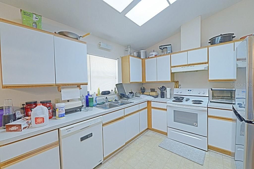 For Sale: $229,950 (3 beds, 2 baths, 1371 Square Feet)