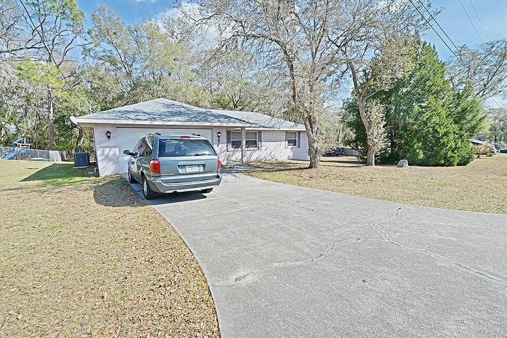 For Sale: $229,950 (3 beds, 2 baths, 1371 Square Feet)