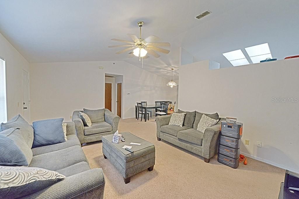 For Sale: $229,950 (3 beds, 2 baths, 1371 Square Feet)