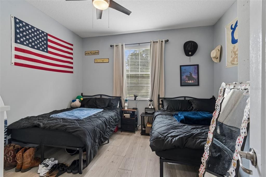 En Venta: $349,900 (4 camas, 3 baños, 2027 Pies cuadrados)