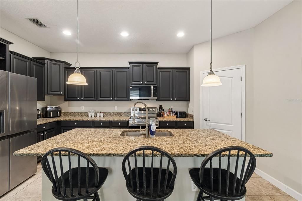 En Venta: $349,900 (4 camas, 3 baños, 2027 Pies cuadrados)