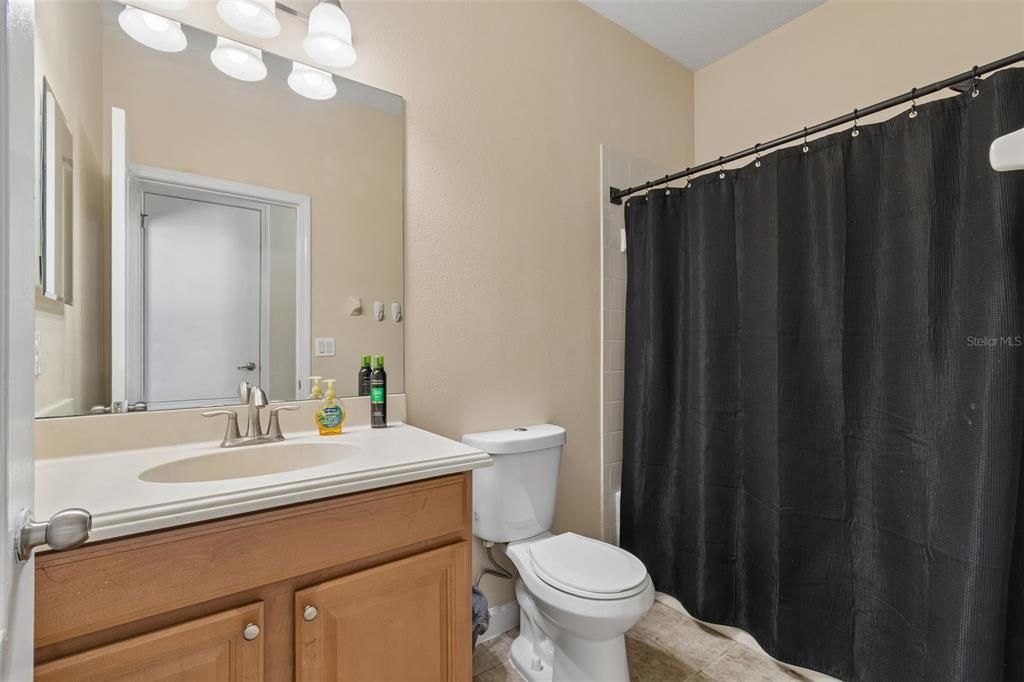 En Venta: $349,900 (4 camas, 3 baños, 2027 Pies cuadrados)