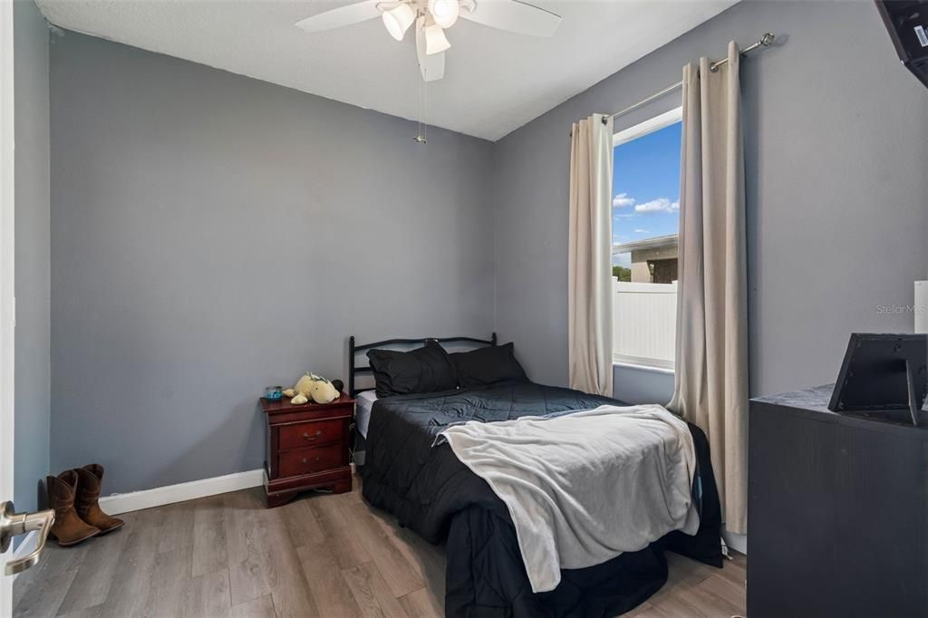 En Venta: $349,900 (4 camas, 3 baños, 2027 Pies cuadrados)