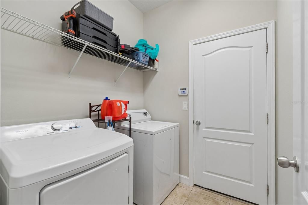 En Venta: $349,900 (4 camas, 3 baños, 2027 Pies cuadrados)
