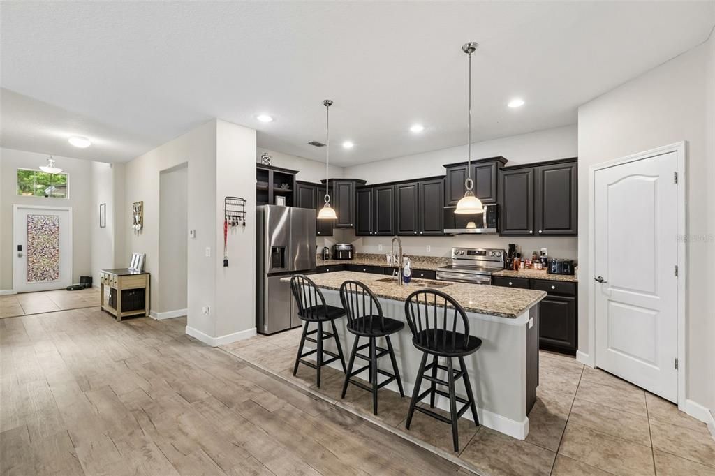 En Venta: $349,900 (4 camas, 3 baños, 2027 Pies cuadrados)
