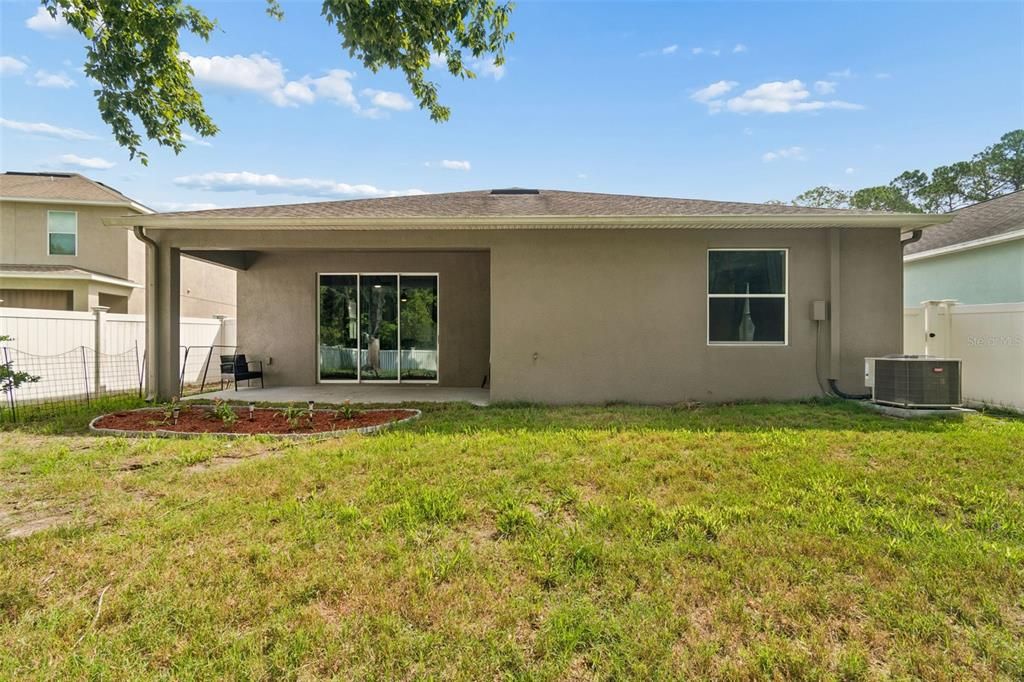 En Venta: $349,900 (4 camas, 3 baños, 2027 Pies cuadrados)