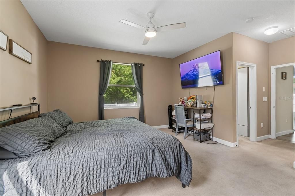 En Venta: $349,900 (4 camas, 3 baños, 2027 Pies cuadrados)