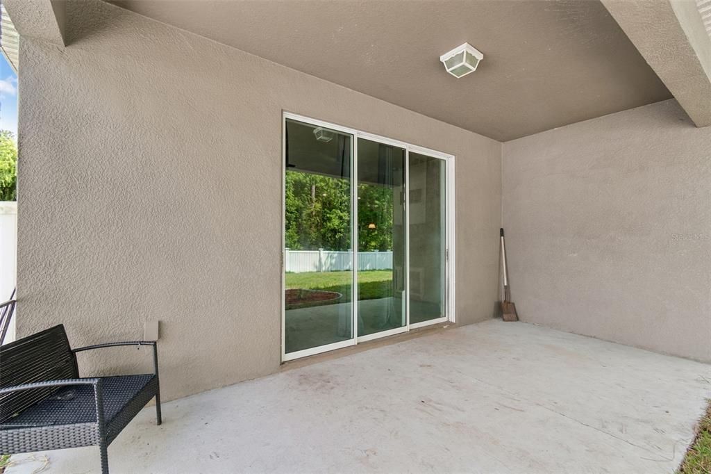 En Venta: $349,900 (4 camas, 3 baños, 2027 Pies cuadrados)