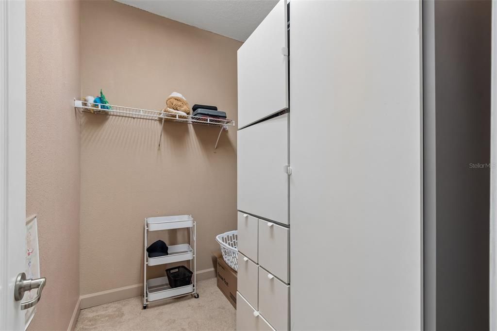 En Venta: $349,900 (4 camas, 3 baños, 2027 Pies cuadrados)