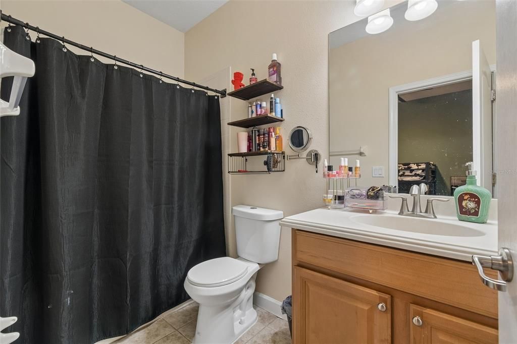 En Venta: $349,900 (4 camas, 3 baños, 2027 Pies cuadrados)